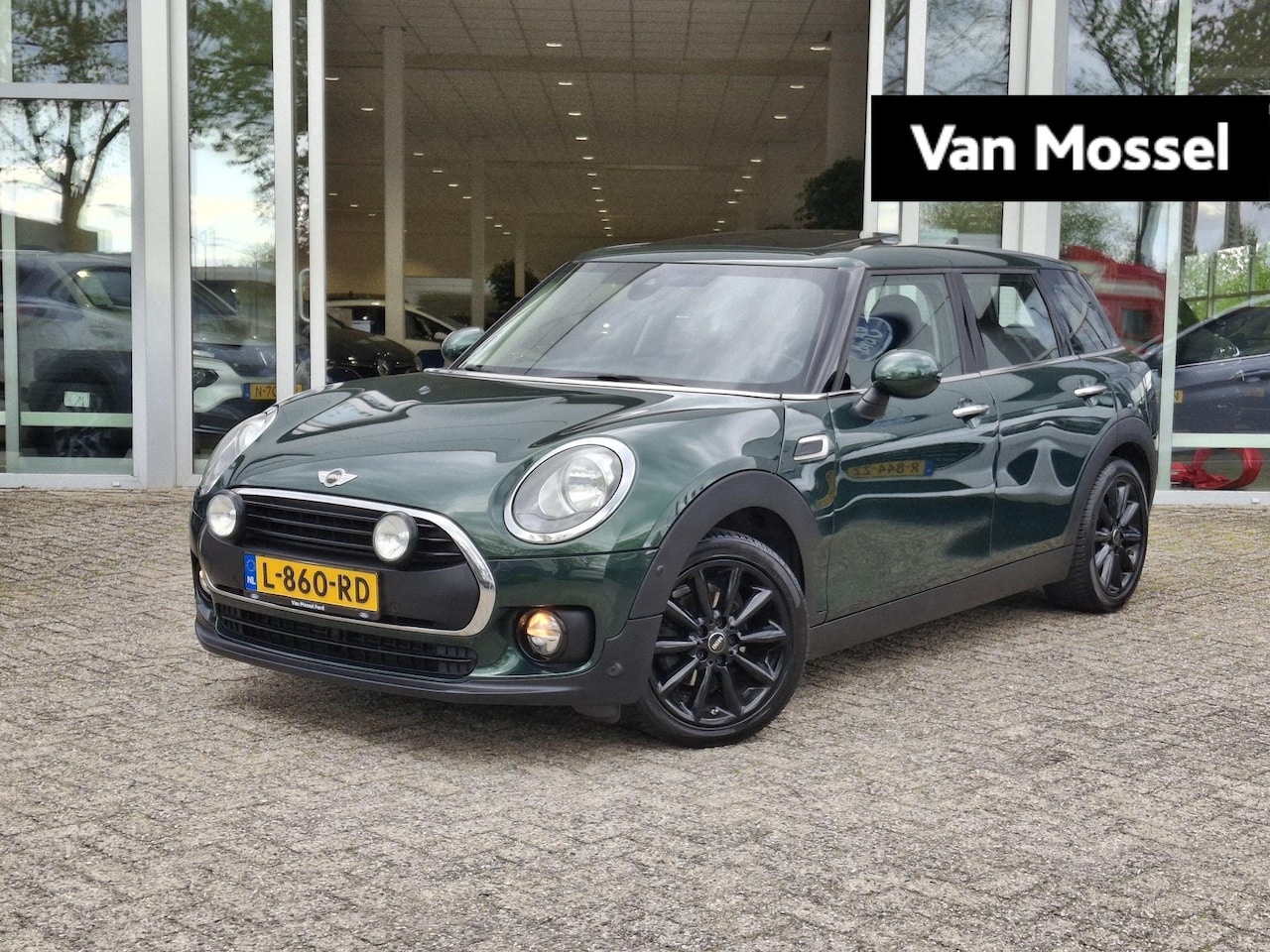 MINI Clubman - 1.5 One Salt Serious Business | Stoelverwarming | Panoramadak | NAV | CC | Bluetooth | - AutoWereld.nl