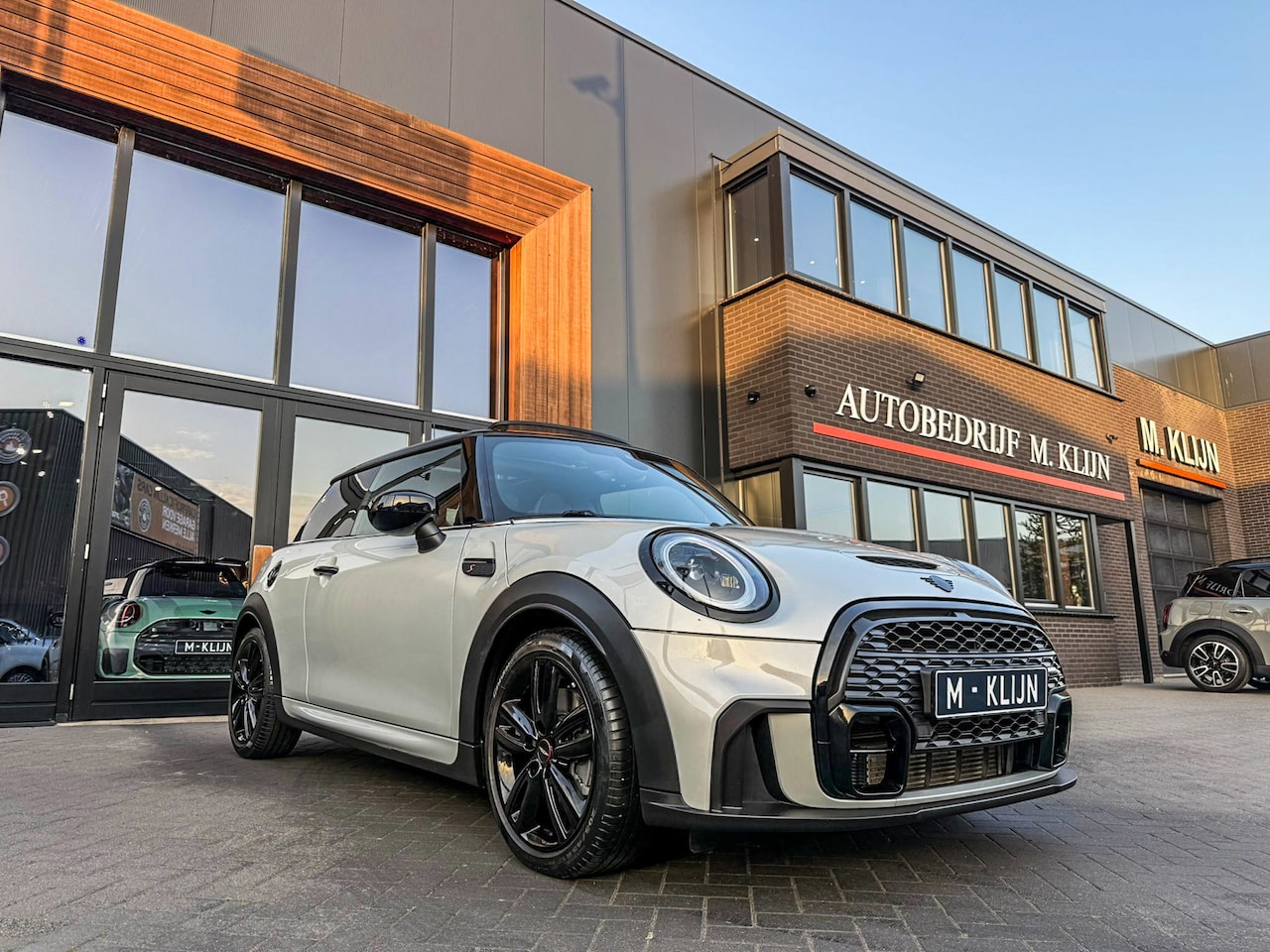 MINI Cooper S - Mini 2.0 John Cooper Works F1 aut 178pk/pano/camera/head up/led/uniek - AutoWereld.nl
