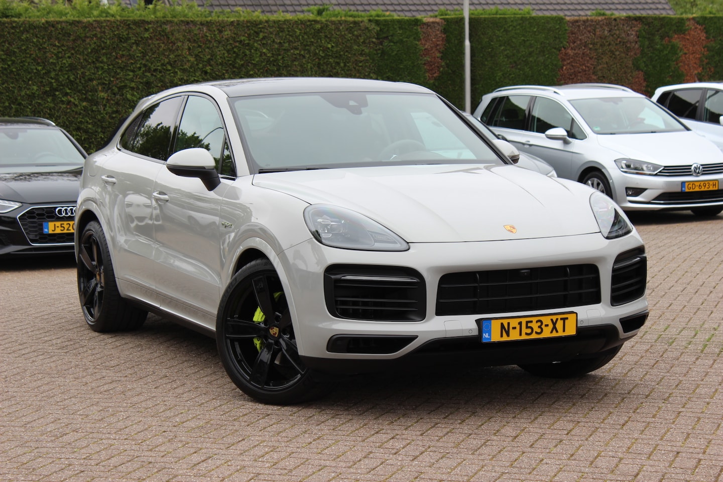 Porsche Cayenne Coupé - 3.0 E-Hybrid / Panoramadak / 360Camera / Sportdesign+Chrono / Luchtvering / 22'' / Sportui - AutoWereld.nl