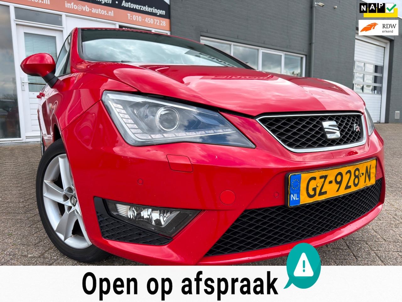 SEAT Ibiza SC - 1.0 EcoTSI FR met deukje in de motorkap en parkeersensoren en navigatie en bluetooth telef - AutoWereld.nl