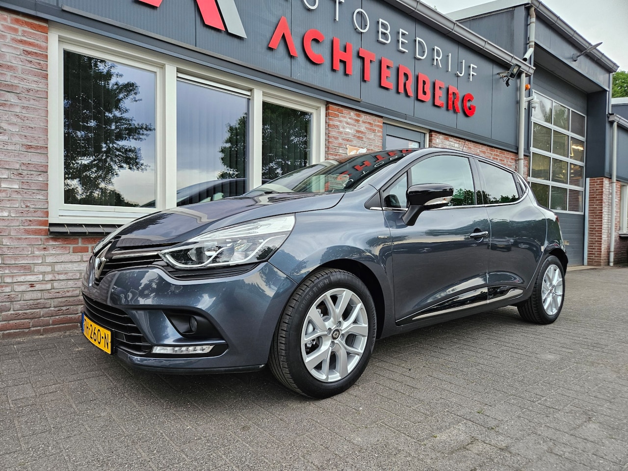Renault Clio - 0.9 TCe Limited Airco! Cruise Control! NAP! Nette Auto! Navigatie! - AutoWereld.nl