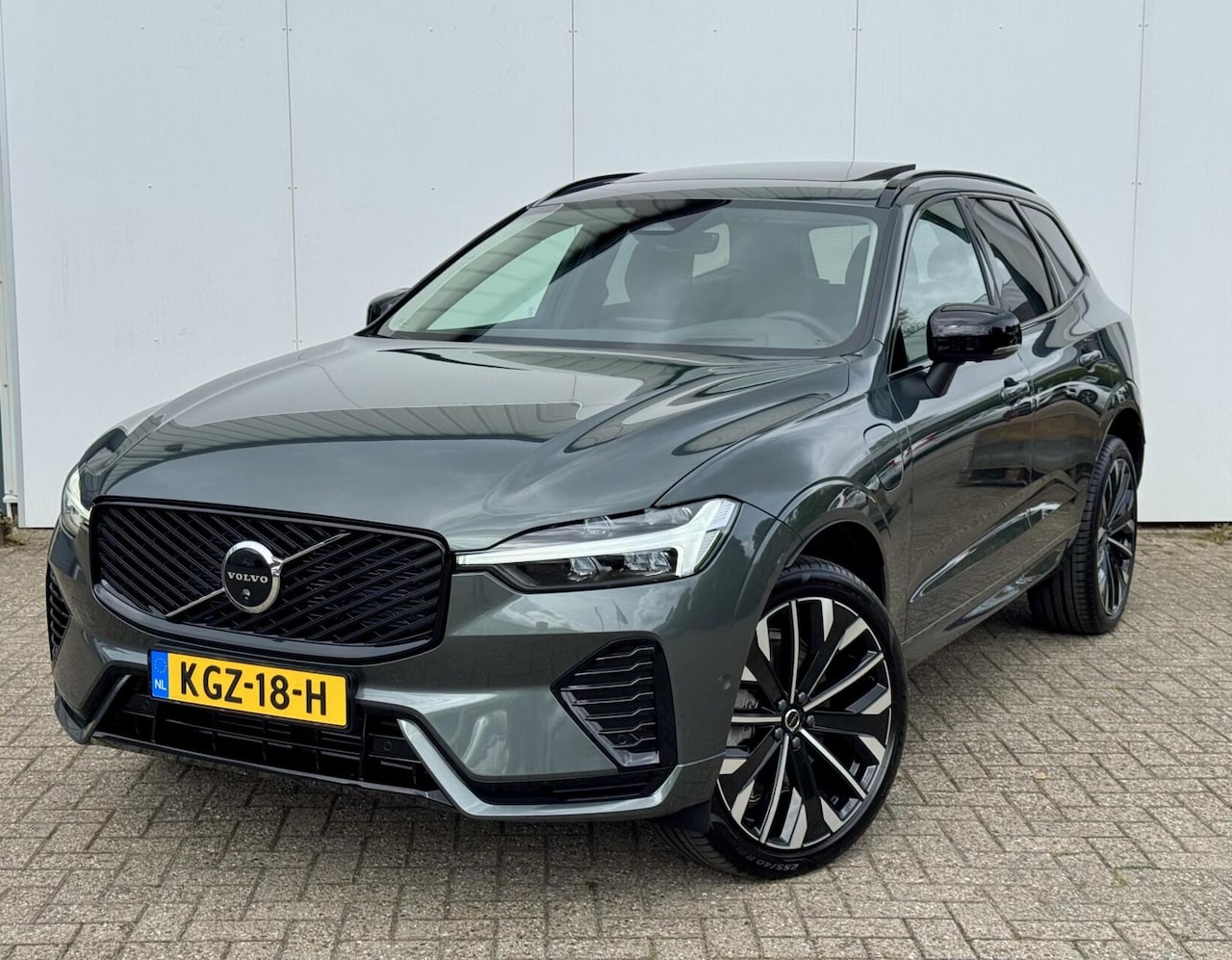 Volvo XC60 - 2.0 T6 Plug-in hybrid AWD Plus Dark|360 Carmera|Head-up|Pano|21"| - AutoWereld.nl