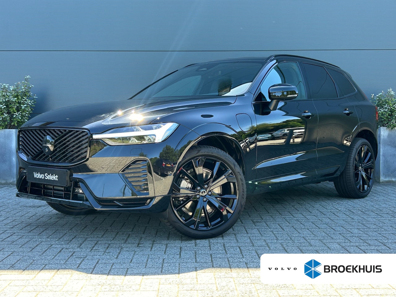 Volvo XC60 - T6 Plus Black Edition Recharge Plug-In Hybrid AWD | H&K | HUD | Pano | Trekhaak | Nappa le - AutoWereld.nl