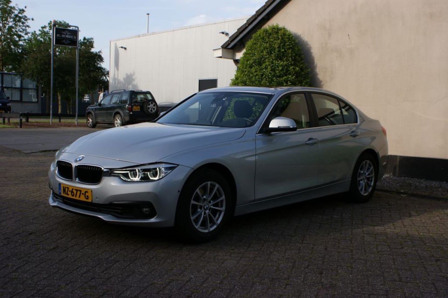 BMW 3-serie - 318i High Executive - Head up display - Sport int. - Leer - AutoWereld.nl