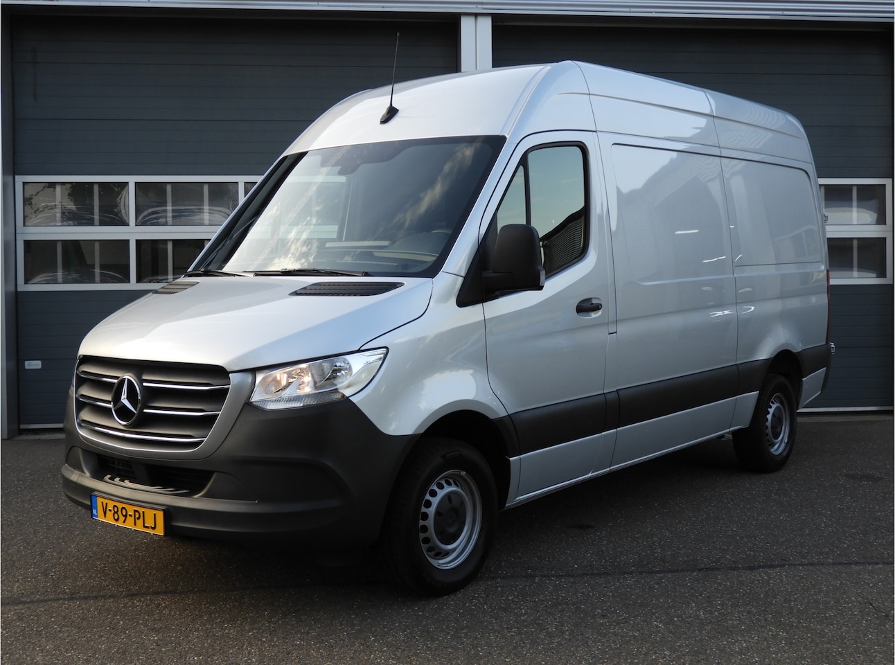 Mercedes-Benz Sprinter - 317 1.9 CDI L2H2 RWD AUT | CAMERA | MBUX | CRUISE | CARPLAY - AutoWereld.nl