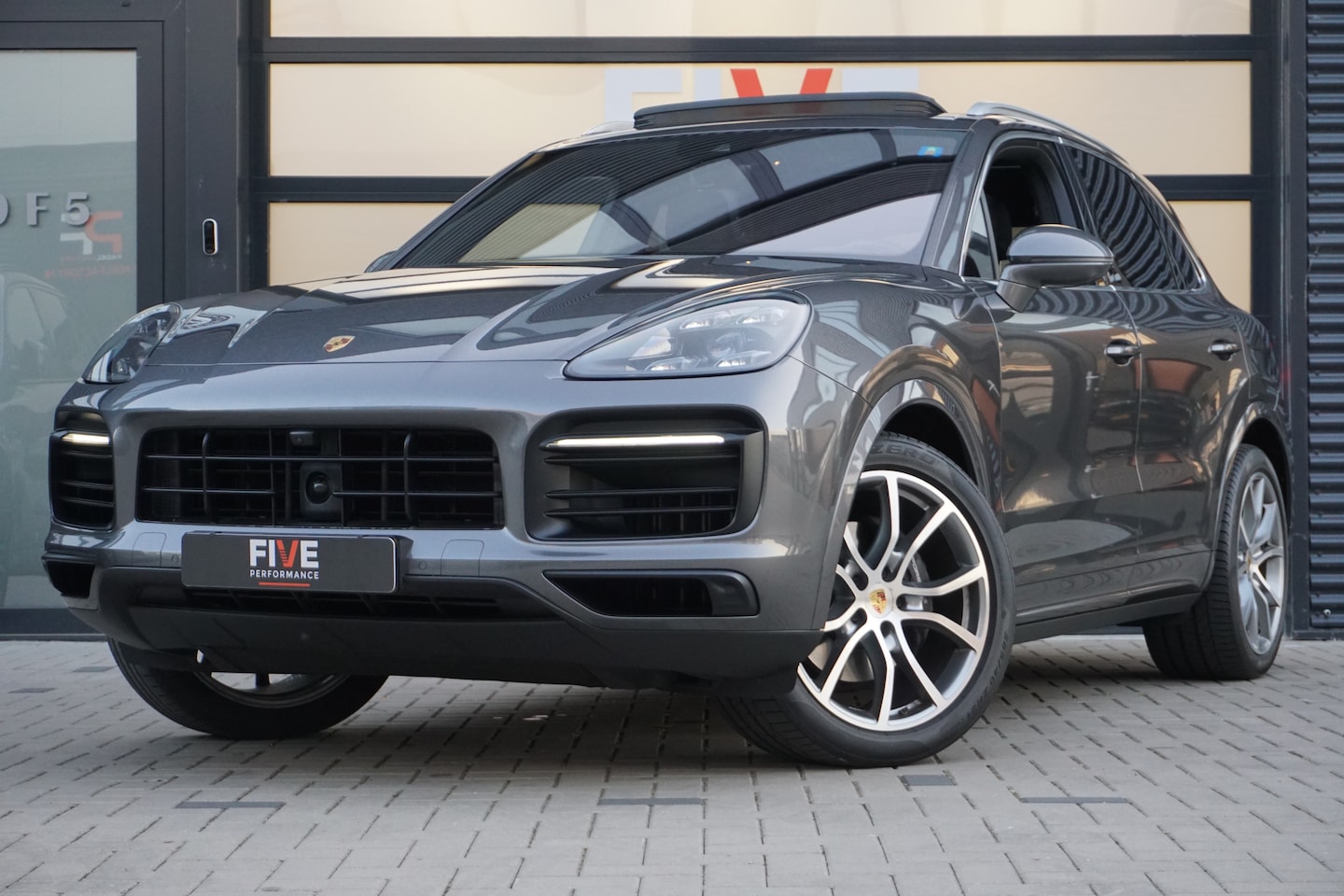 Porsche Cayenne - 3.0 E-Hybrid V6 / Pano / Bose / Trekhaak/ 360 Camera - AutoWereld.nl