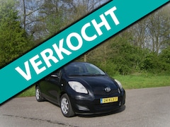 Toyota Yaris - 1.3 VVTi Aspiration . AUTOMAAT . 5 Drs . Flippers . Airco . Trekhaak . enz