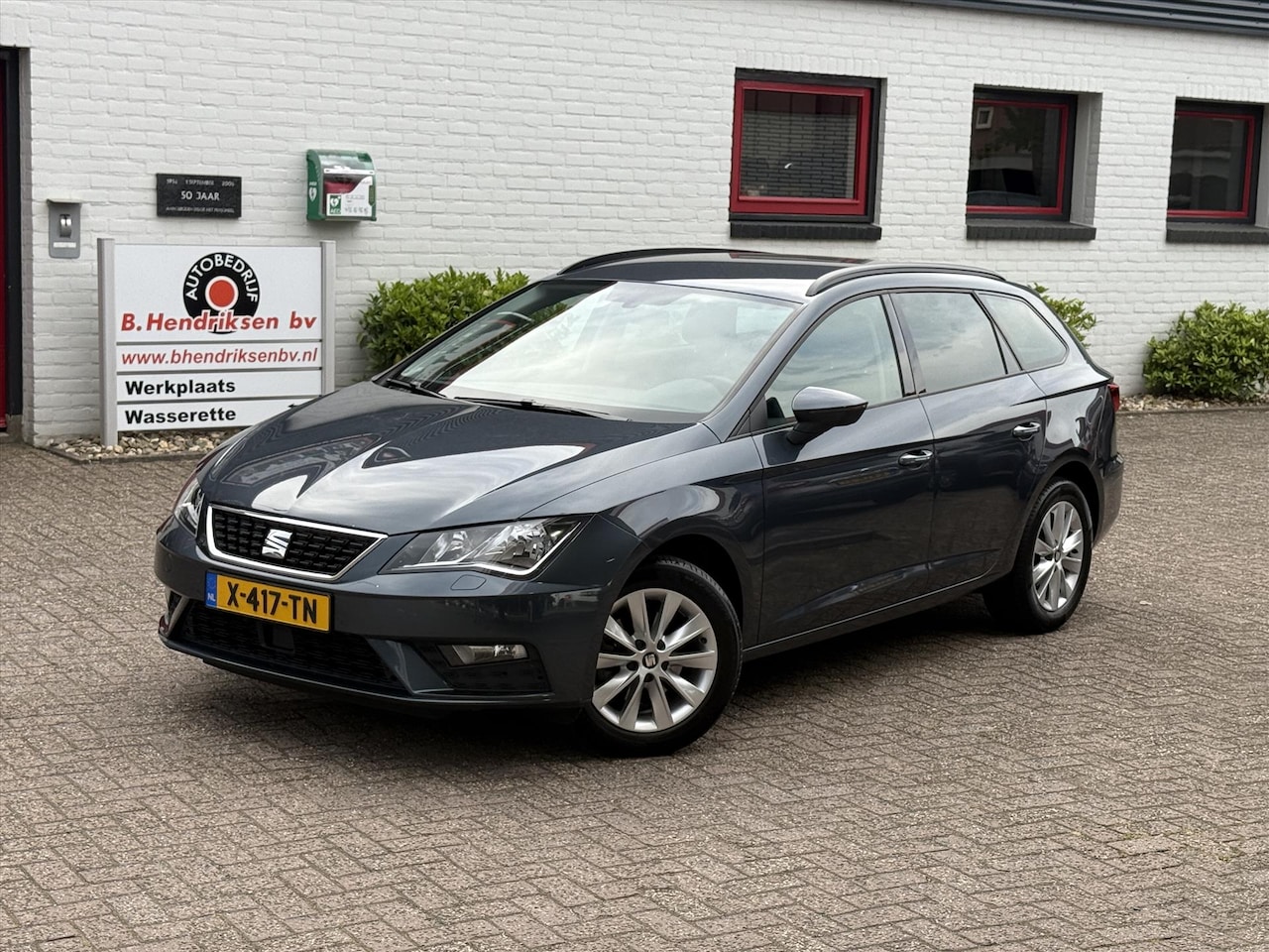 SEAT Leon Sportstourer - 1.5 TSI 130PK Style Business/ Trekhaak/ Apple Carplay/ DAB/ Getinte ramen - AutoWereld.nl