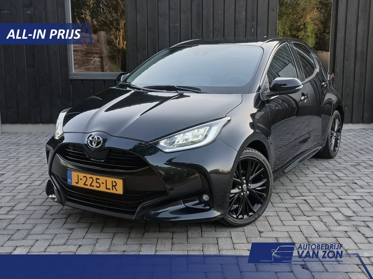 Toyota Yaris - 1.5 VVT-i Business Plus Black on Black 1e Eigenaar Apple carplay Android 17inch NAP Camera Touch Navi PDC Adaptive - AutoWereld.nl