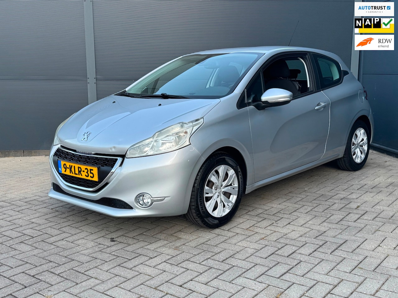 Peugeot 208 - 1.2 VTi Envy / navi / Nw -Riem / Nap - AutoWereld.nl