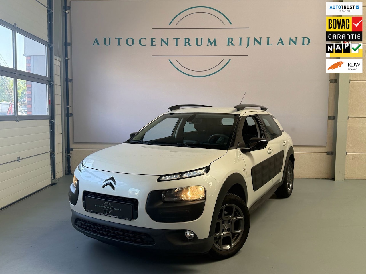 Citroën C4 Cactus - 1.2 PureTech Business Automaat, Trekhaak - AutoWereld.nl