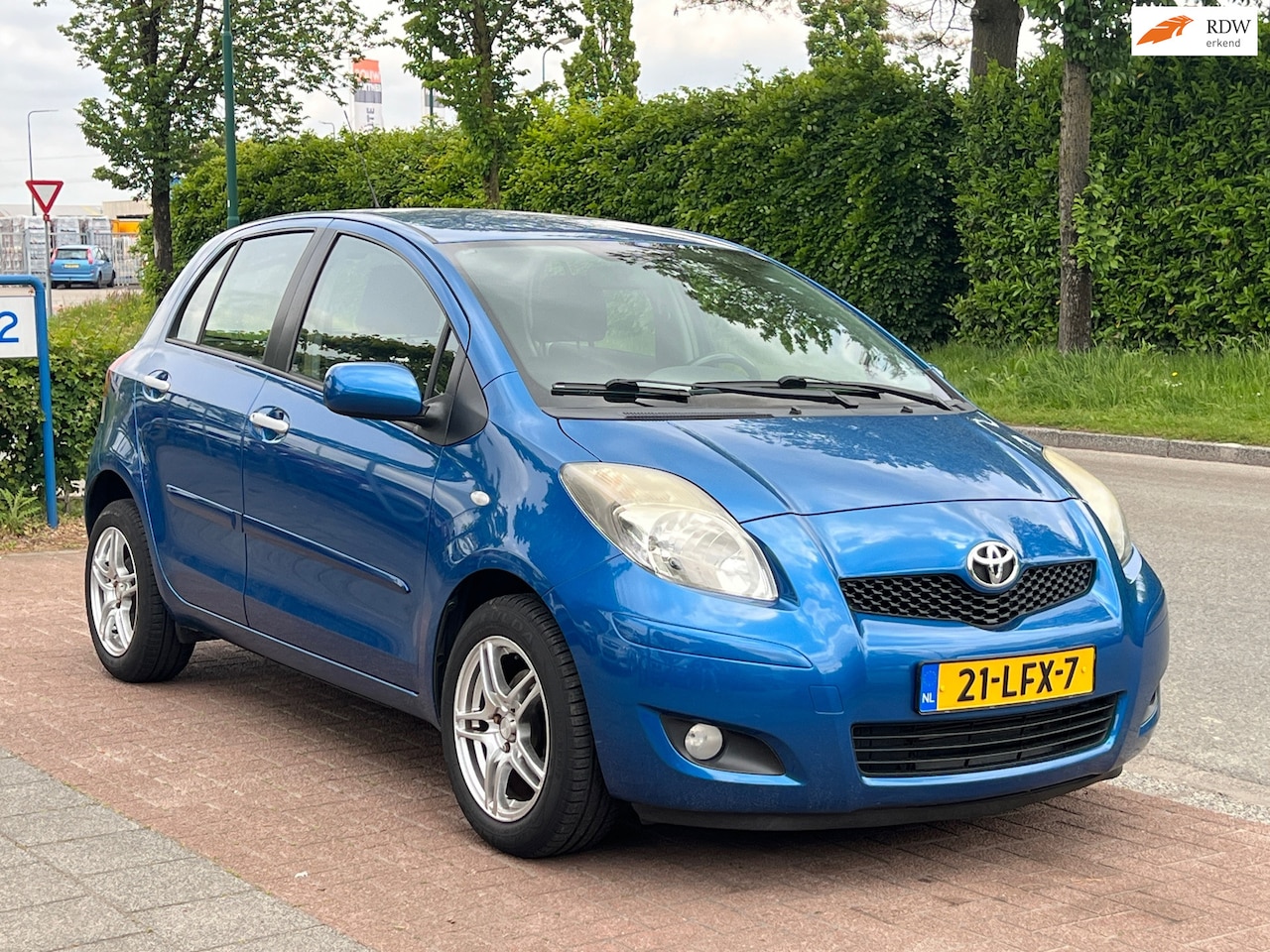 Toyota Yaris - 1.3 VVTi Aspiration | 5 deurs | airco - AutoWereld.nl
