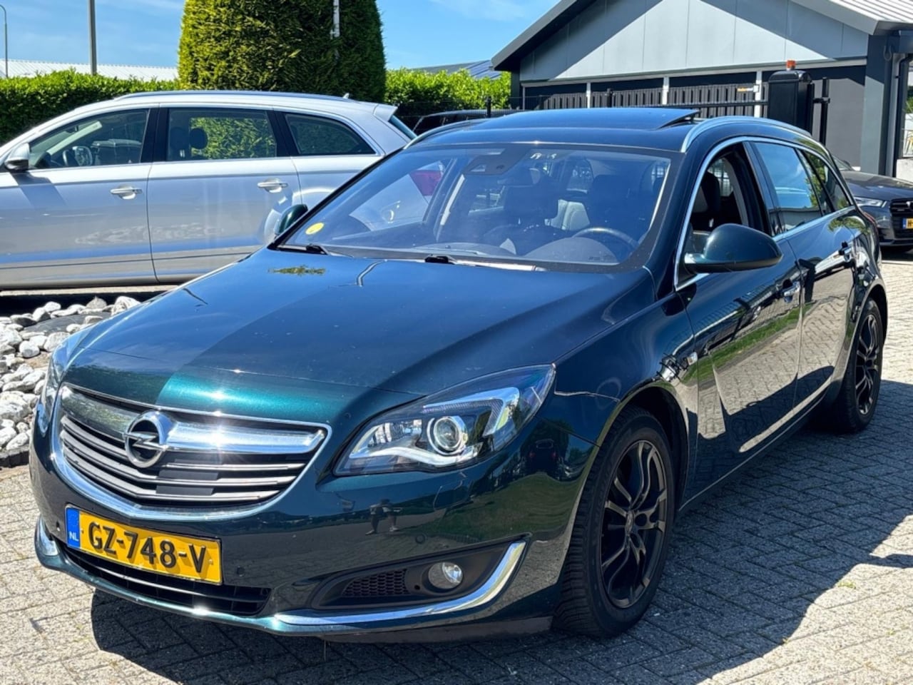 Opel Insignia Country Tourer - 2.0 CDTi Automaat 2014 Leer Xenon Pano Trekhaak - AutoWereld.nl