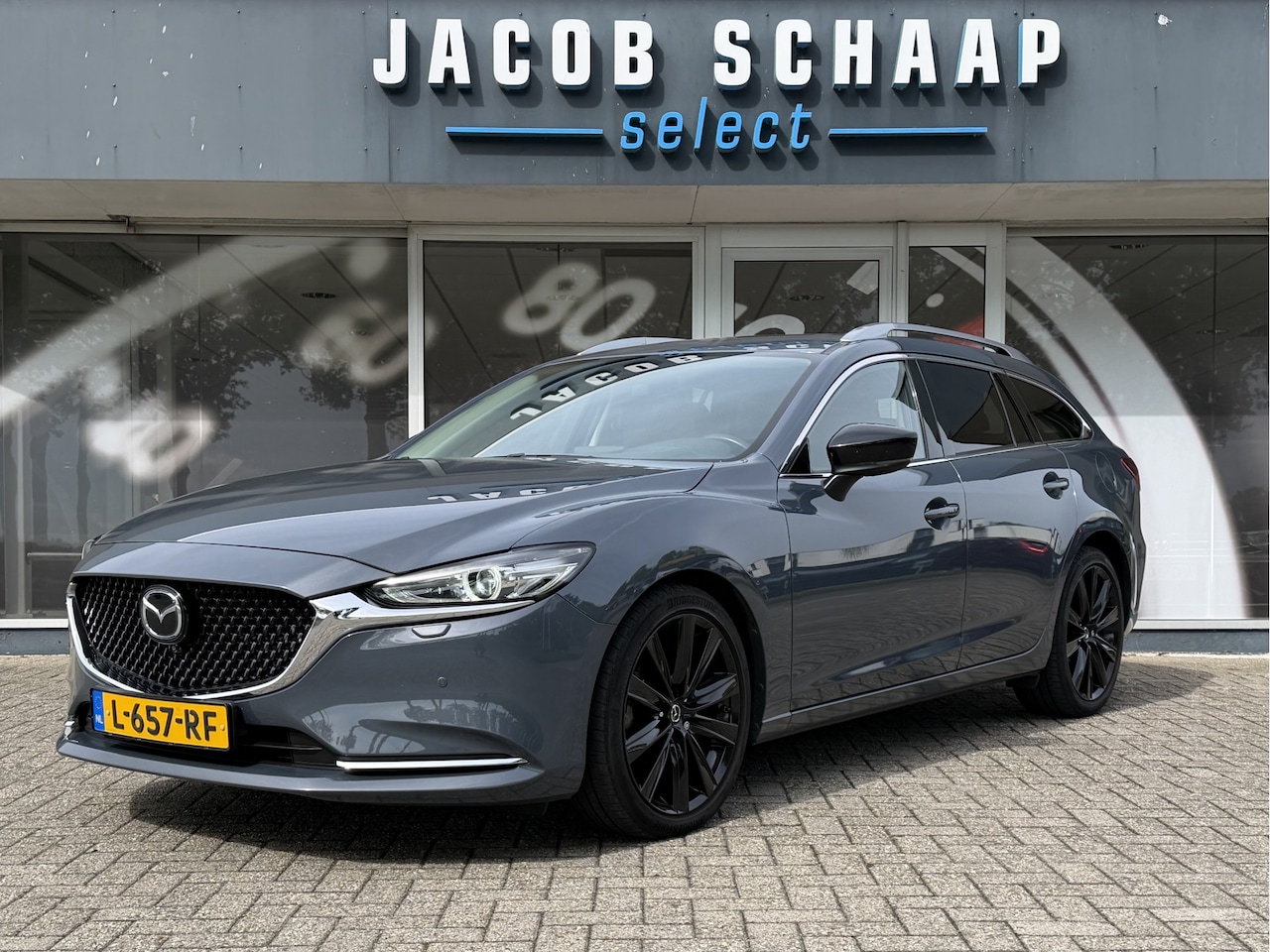 Mazda 6 Sportbreak - 2.0 SkyActiv-G 165 Luxury / Automaat / Camera / Carplay / verw. & gev. v. stoelen / Leder - AutoWereld.nl