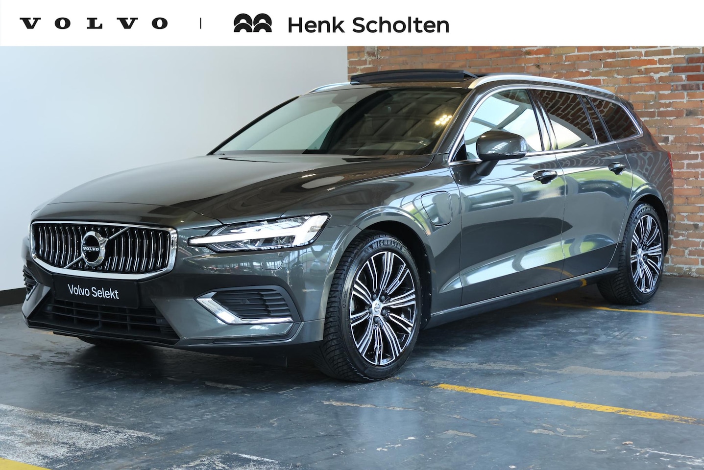 Volvo V60 - T8 Recharge AWD Inscription | Semi-Electrische Wegklapbare Trekhaak | Panoramadak | Verwar - AutoWereld.nl