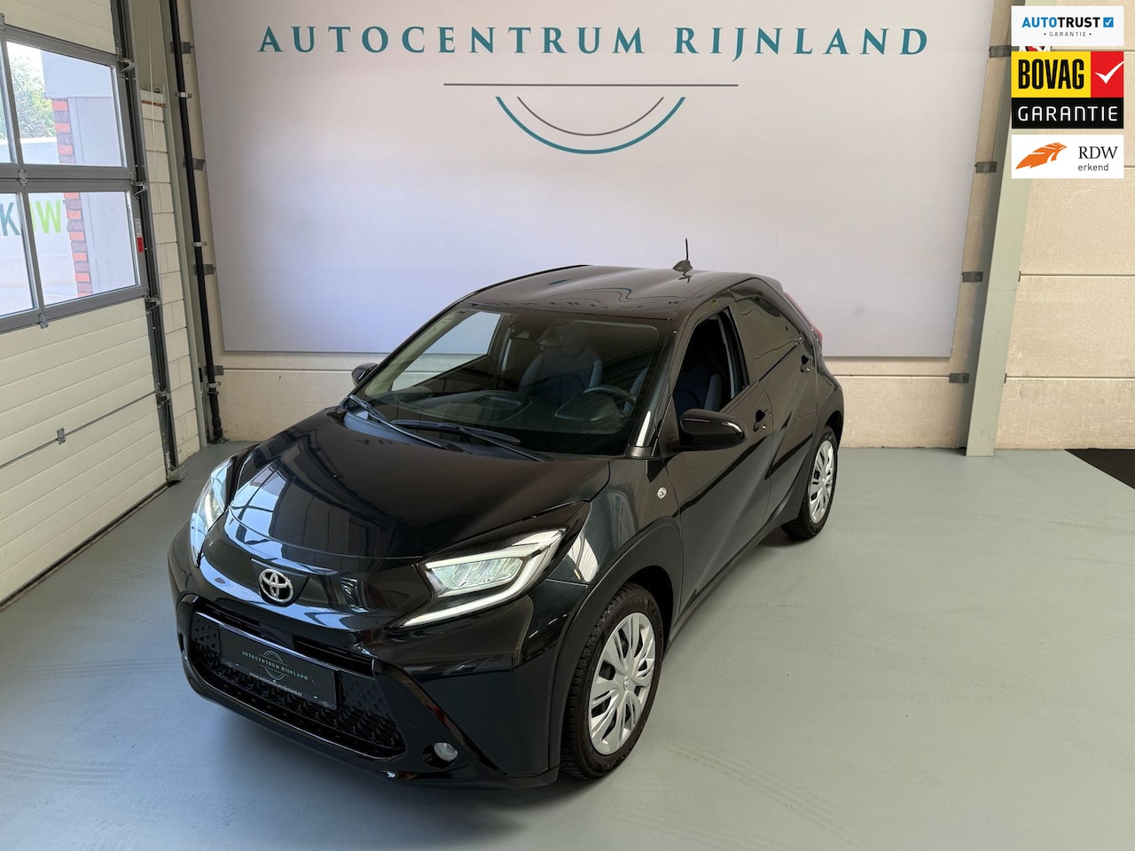 Toyota Aygo X - 1.0 VVT-i MT Play Camera, Stoelverwarming - AutoWereld.nl