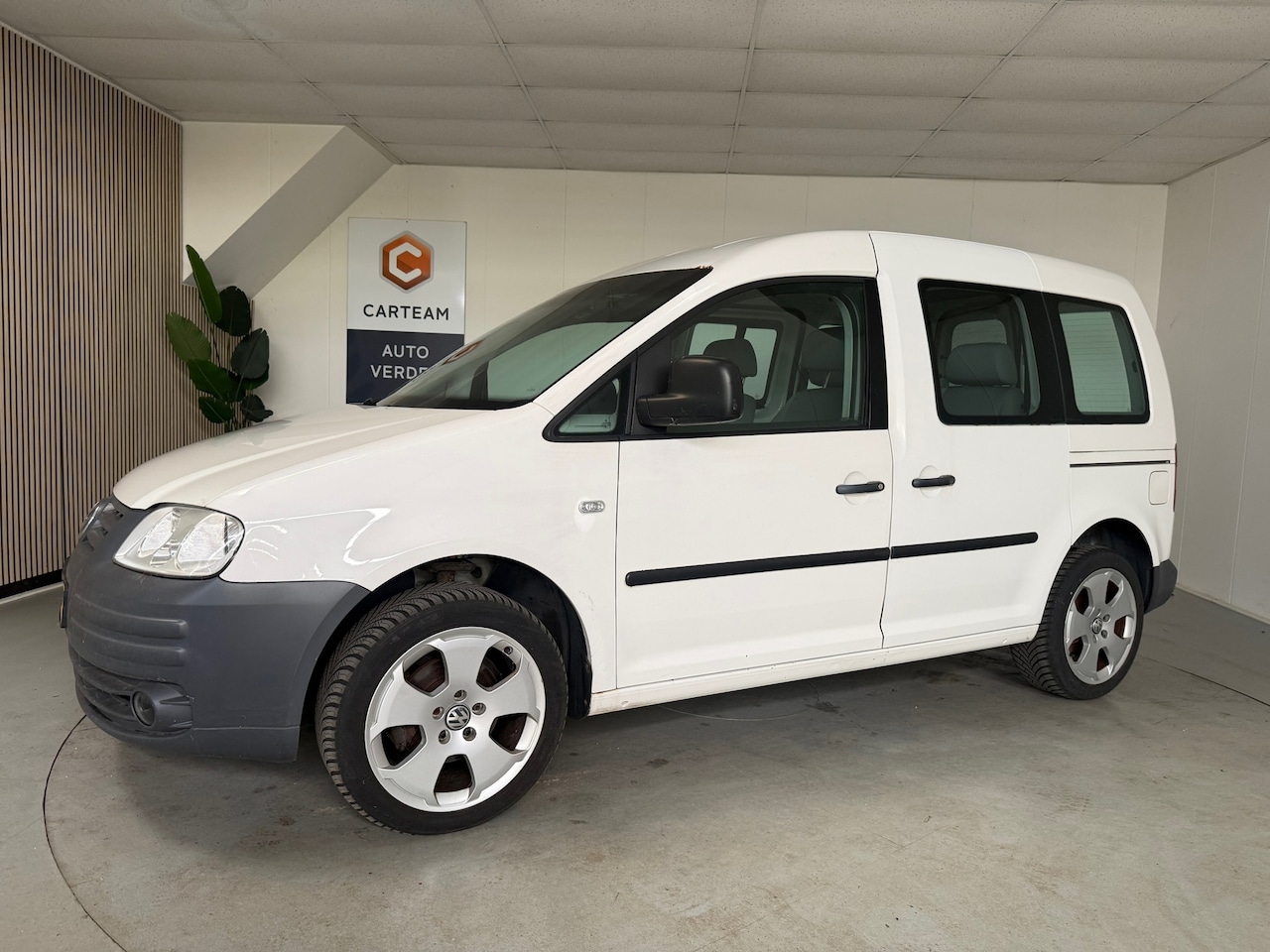 Volkswagen Caddy - 1.4 Optive Comfort 5p. Airco, LMV, Trekhaak - AutoWereld.nl