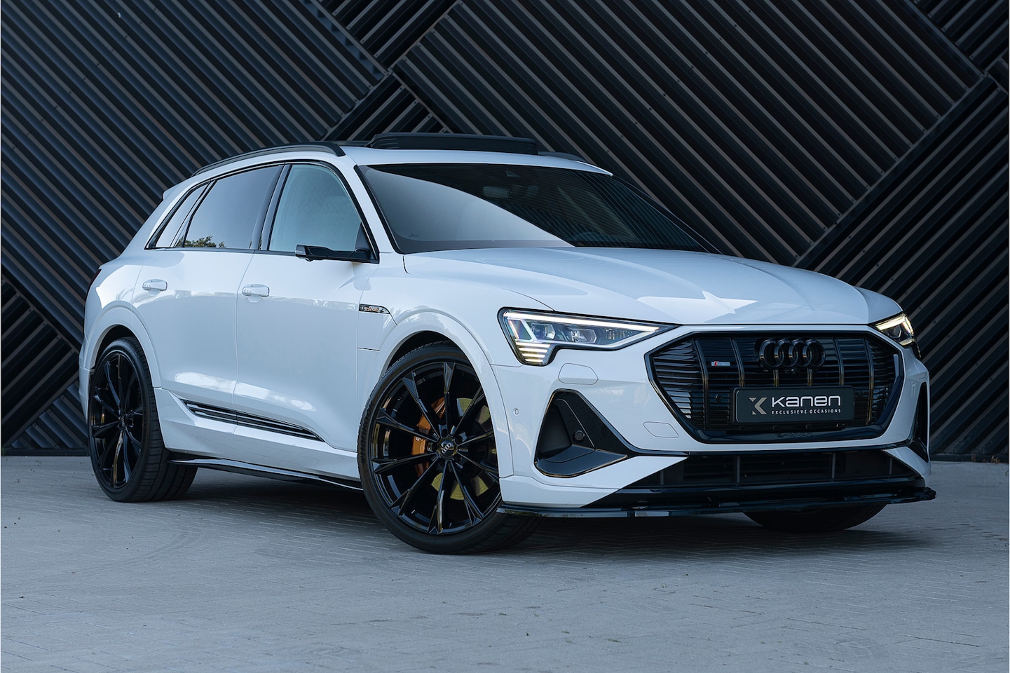 Audi e-tron - 50 Quattro S-line Panodak S stoelen Luchtv. ACC 360camera - AutoWereld.nl