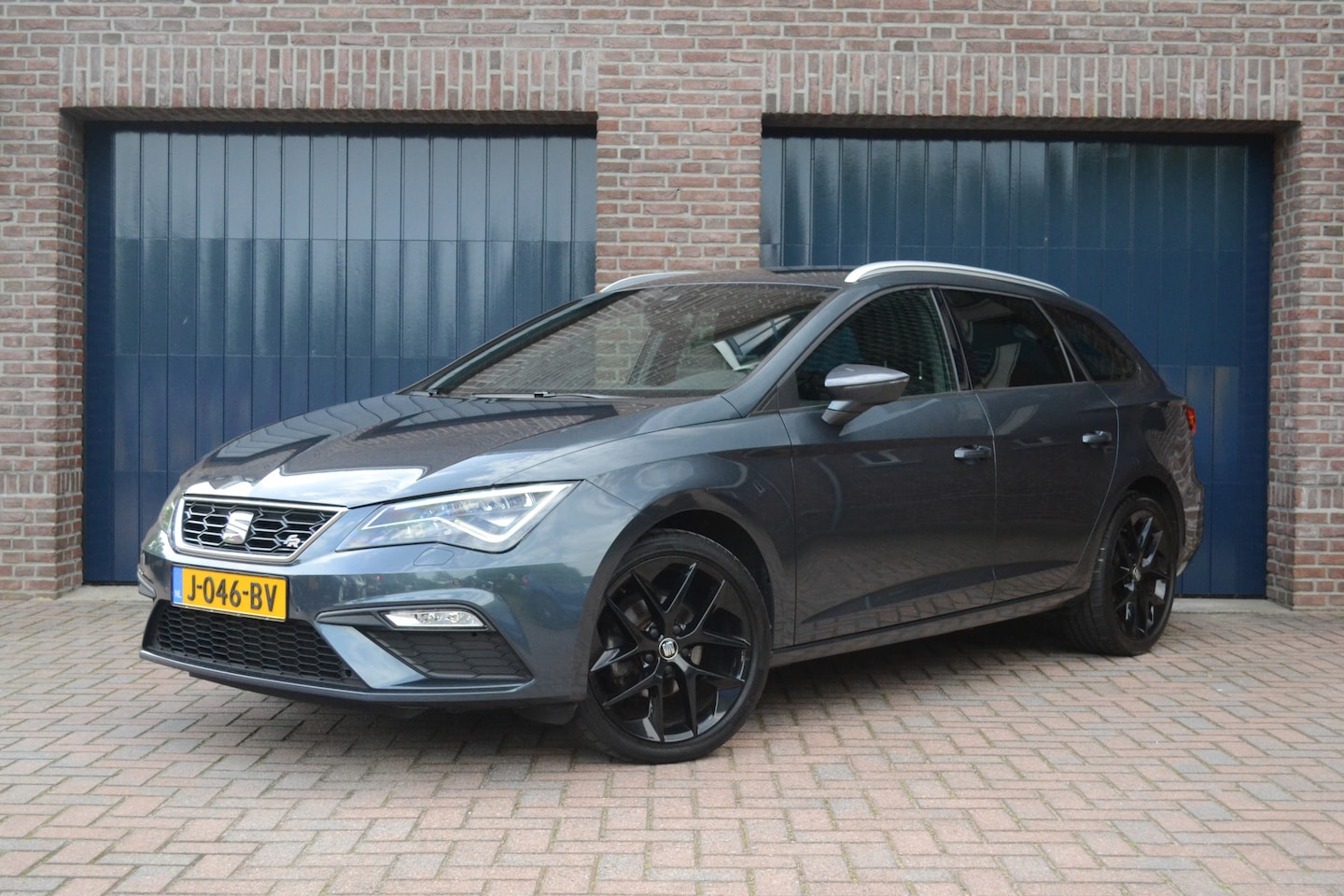 SEAT Leon ST - 1.0 TSI FR Ultimate Edition | Virtual | LED | Camera | Keyless | Stoelverwarming | Carplay - AutoWereld.nl