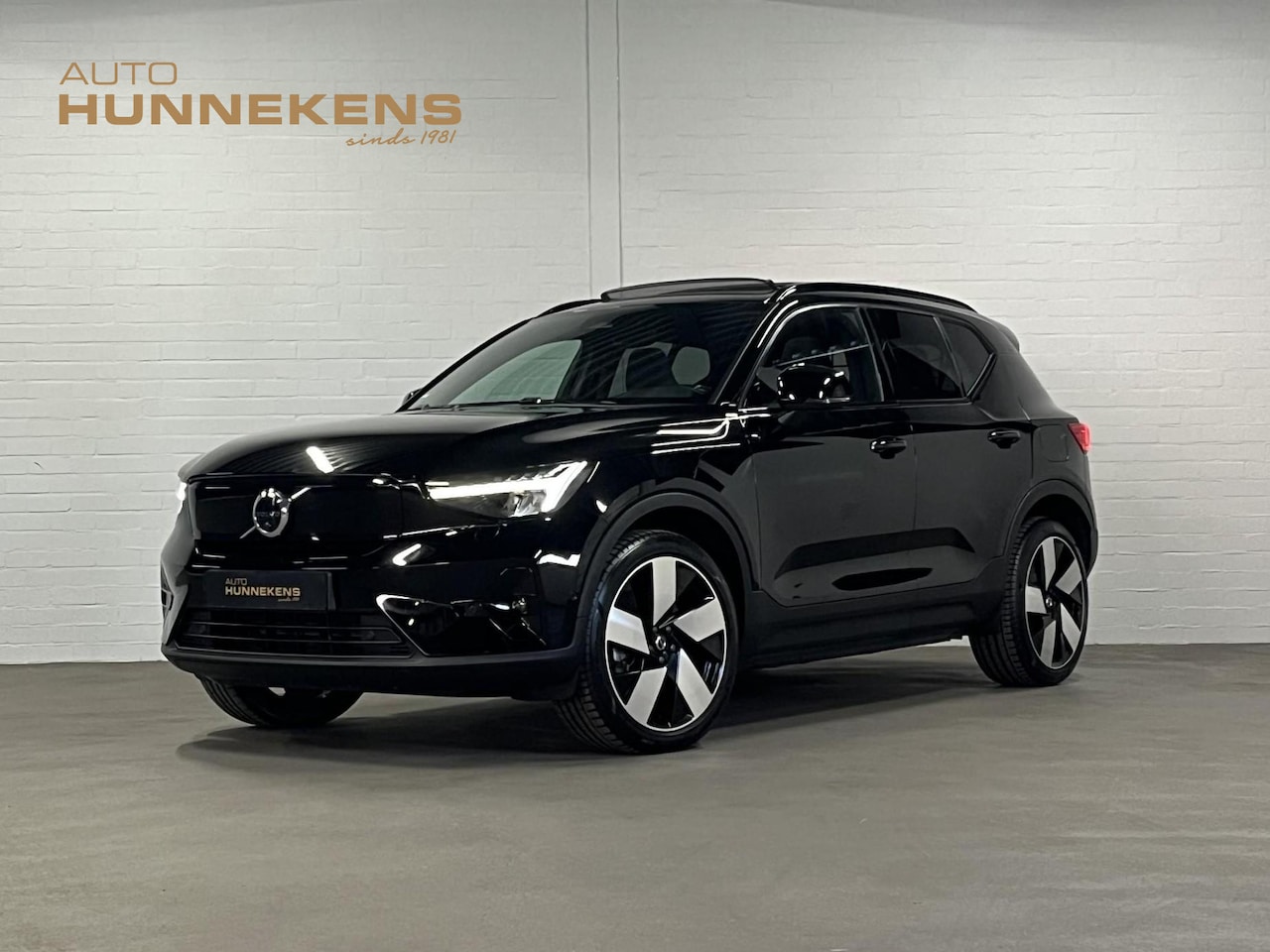 Volvo XC40 - Recharge Single motor Ultimate Open dak | Adapt. Cruise | 360 camera | Stuur-/stoelverwarm - AutoWereld.nl