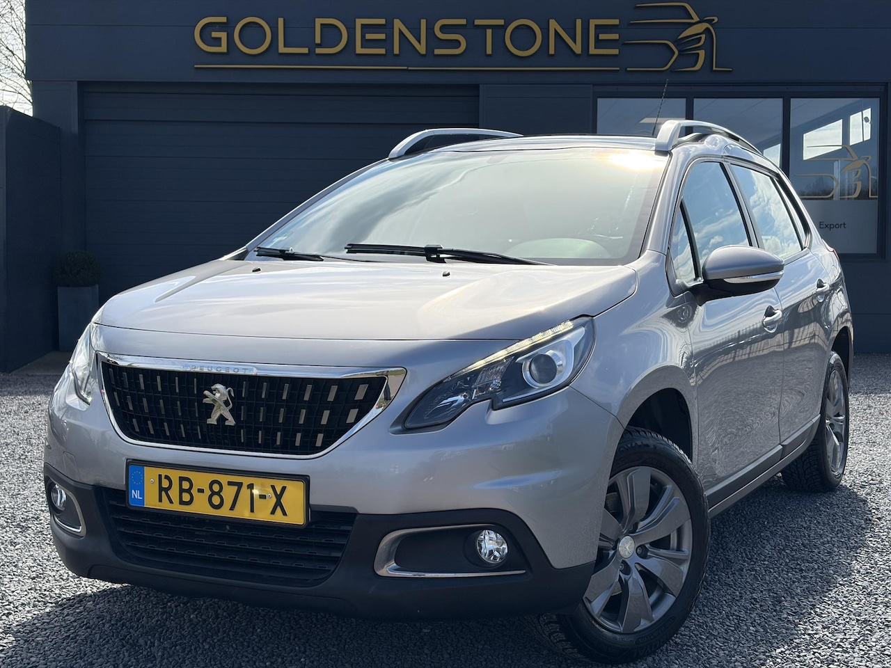 Peugeot 2008 - 1.2 PureTech Blue Lion 2e Eigenaar,Pano,Navi,Trekhaak,110pk,Dealer Onderhouden,Airco,Cruis - AutoWereld.nl