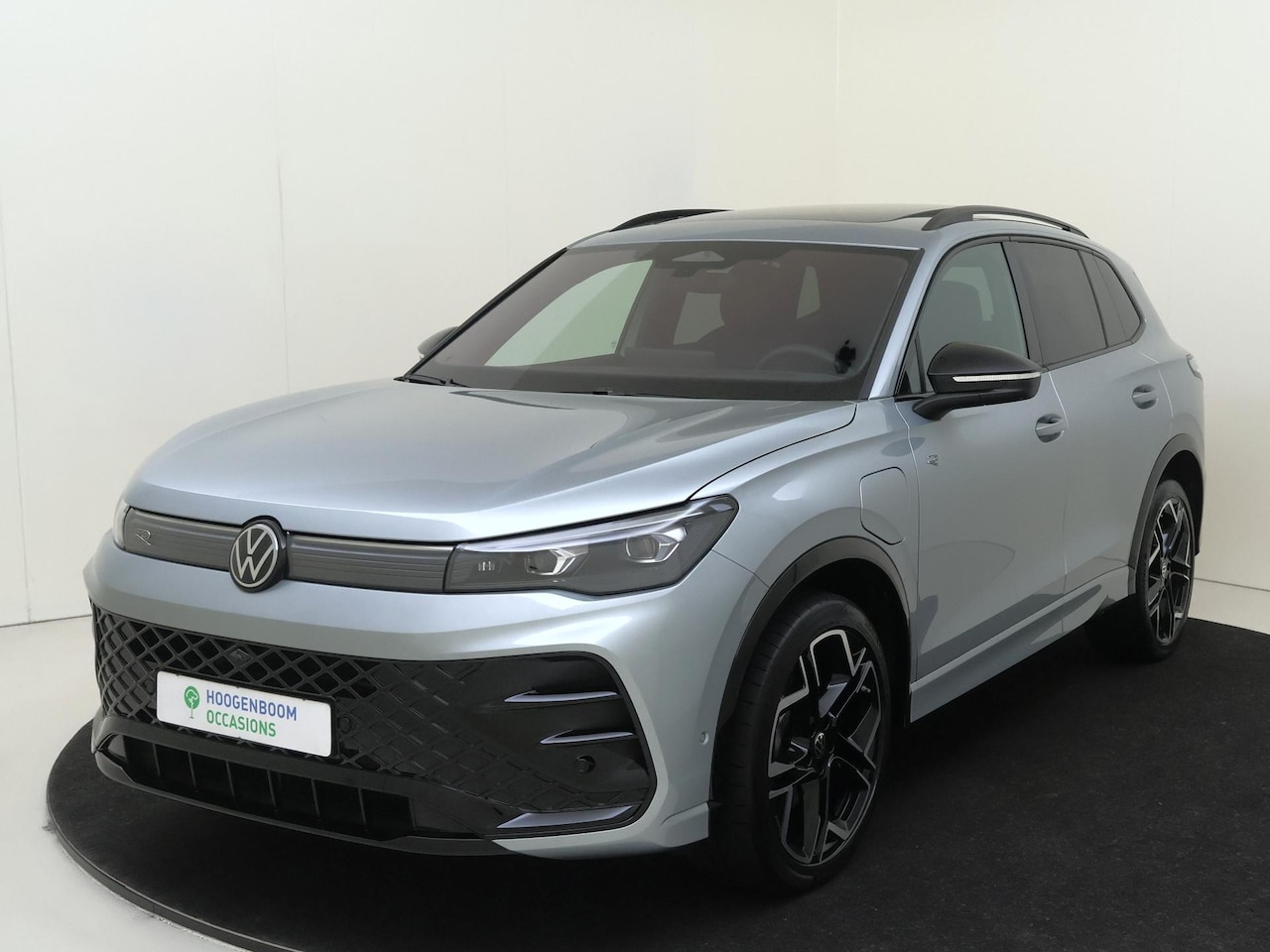 Volkswagen Tiguan - 1.5 eHybrid R-Line Edition | SoH 100% | Panoramadak | Trekhaak | Lederen bekleding | Head- - AutoWereld.nl