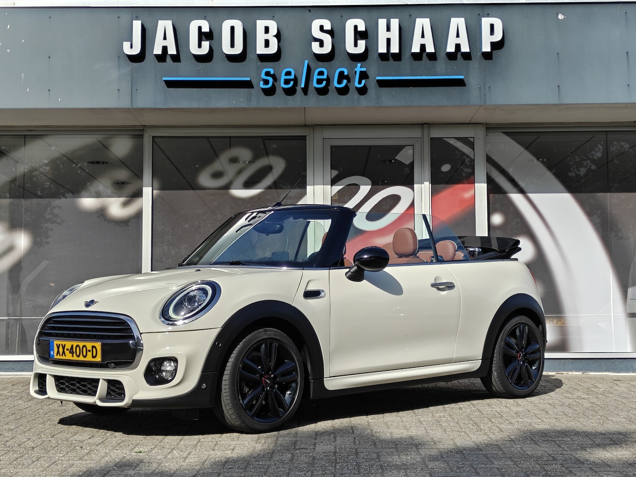 MINI Cabrio - 1.5 Cooper / HUD / Carplay / Cruise / leder / Verw. Stoelen / H&K - AutoWereld.nl