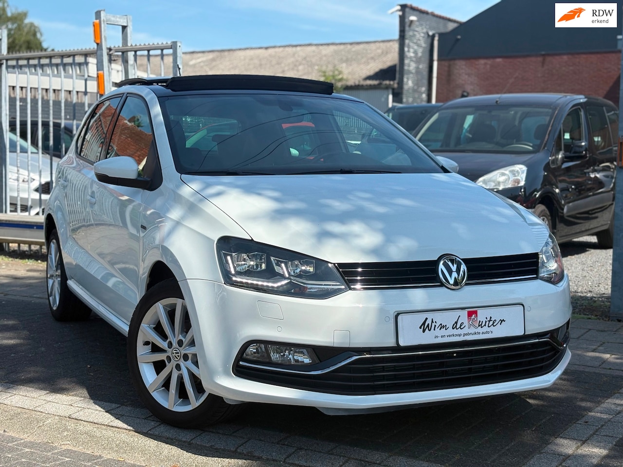 Volkswagen Polo - 1.2 TSI Original | Panoramadak | LED | ACC | Half Leder | Climate control | A.Camera | Nav - AutoWereld.nl