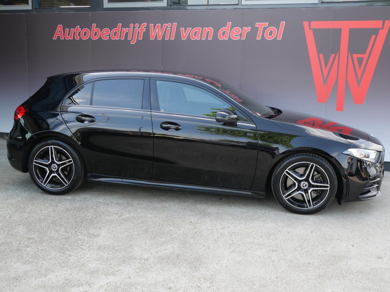 Mercedes-Benz A-klasse - 250 AMG NIGHT EDITION | AUTOMAAT | CAMERA | DIAMOND GRILL | 224 PK!! - AutoWereld.nl