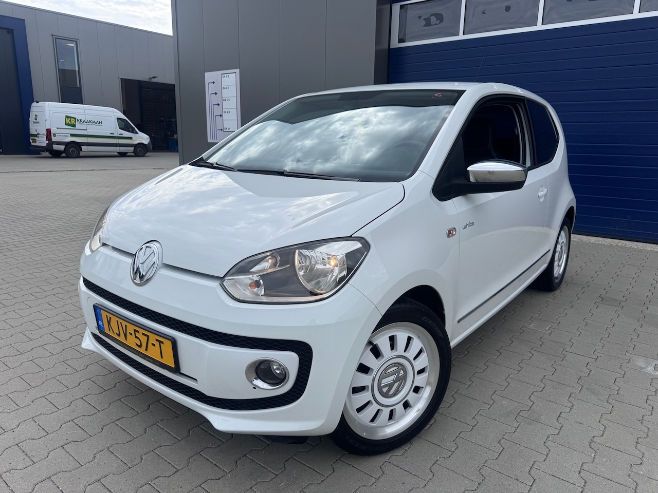 Volkswagen Up! - 1.0 up! white Edition 75pk leder !! - AutoWereld.nl