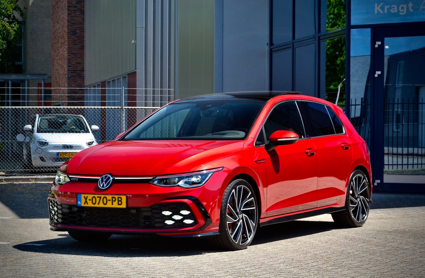 Volkswagen Golf - 2.0 GTI / NL Auto / 1e Eigenaar / Pano / Adaptief onderstel / IQ light / 19" L.M. - AutoWereld.nl