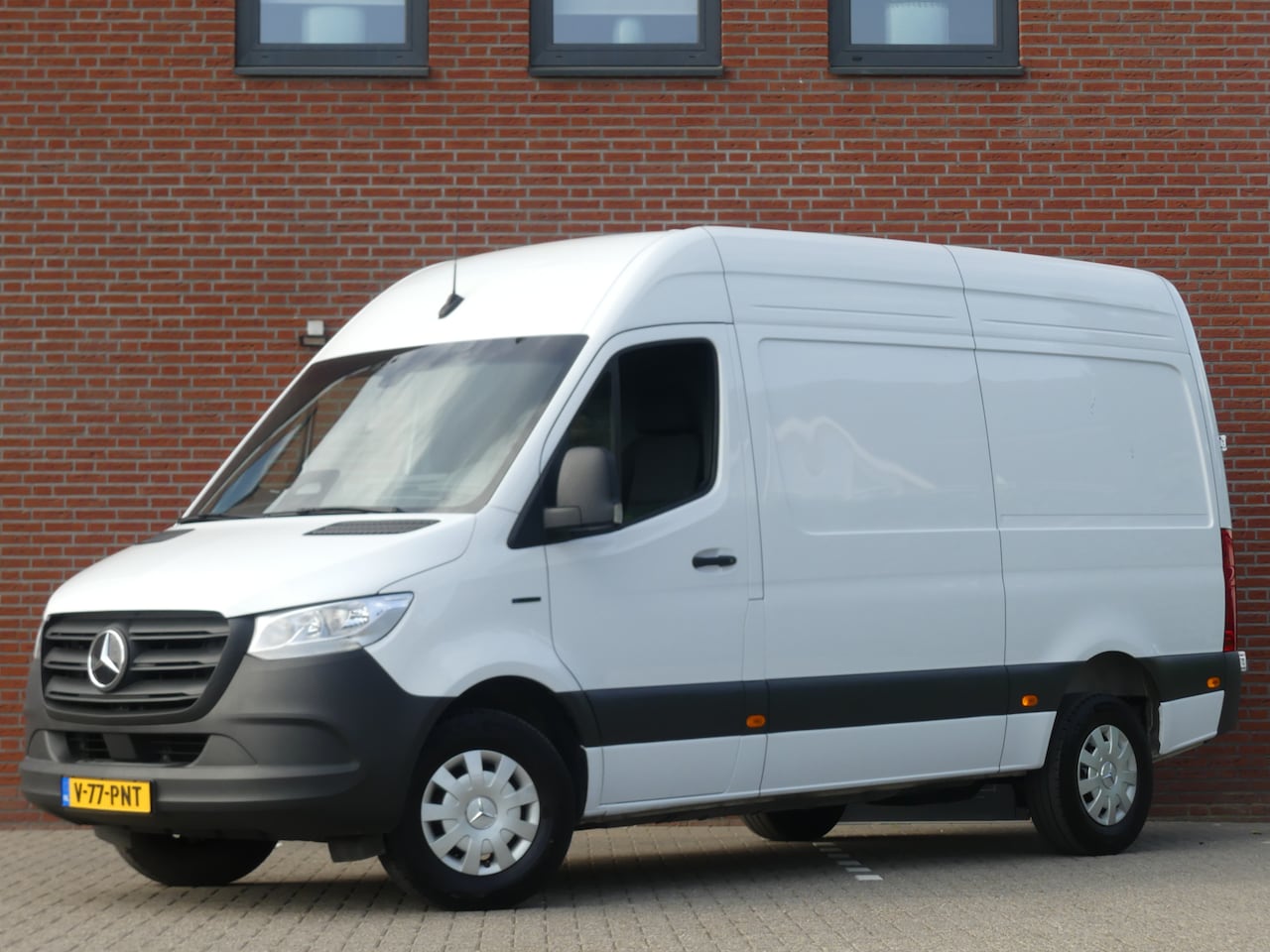 Mercedes-Benz eSprinter - 320 L2H2 81kWh Trekhaak/Camera/Navigatie/Standkachel - AutoWereld.nl