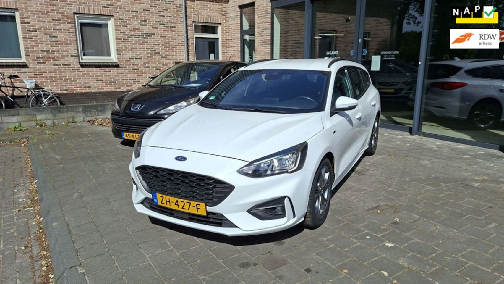 Ford Focus Wagon - 1.0 EcoBoost ST Line Business 1.0 EcoBoost ST Line Business - AutoWereld.nl