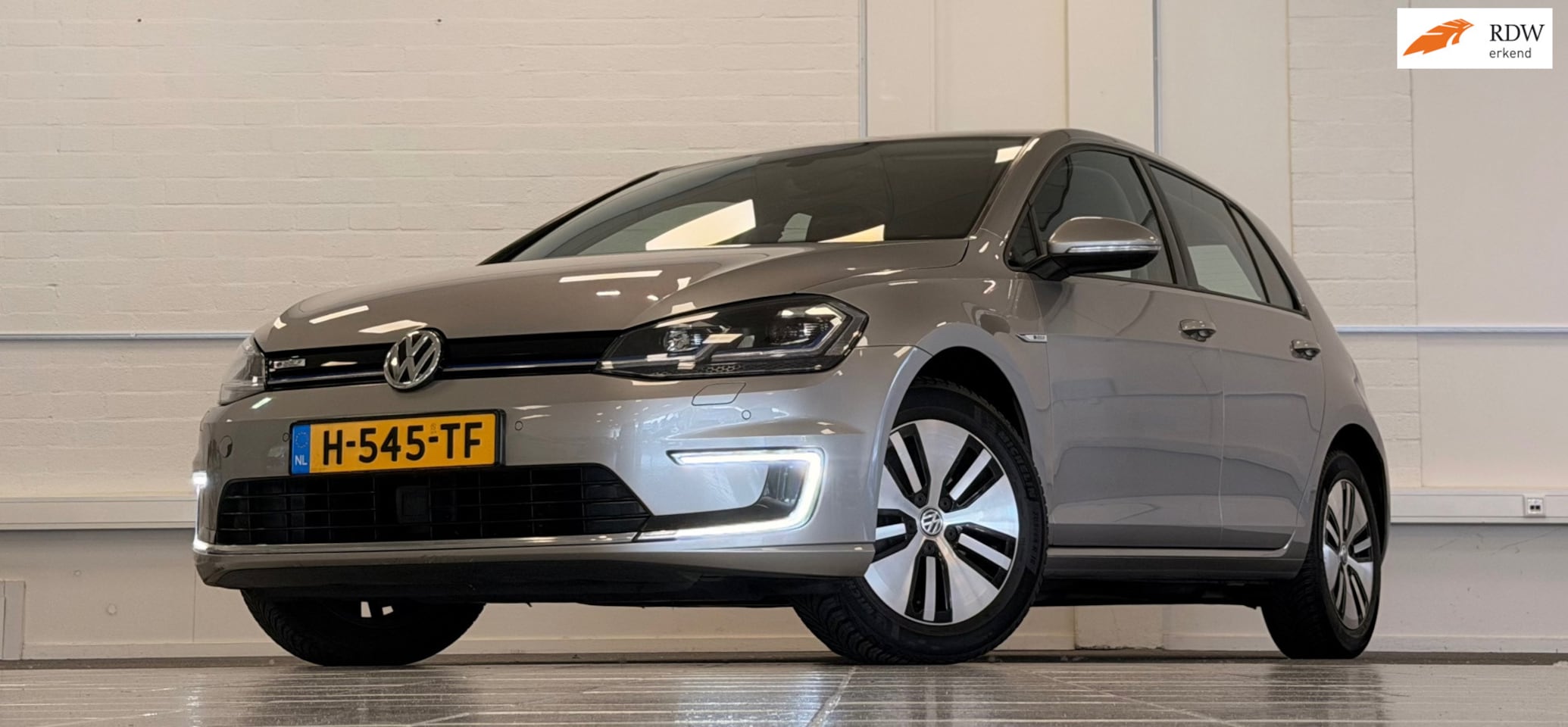 Volkswagen e-Golf - E-Golf SOH 91,2% Virtual cockpit Xenon Winter/spiegel-pakket - AutoWereld.nl