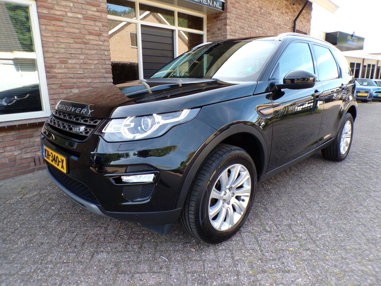 Land Rover Discovery Sport - 2.0 TD4 HSE Luxury 7persoons / Automaat / Navi / Panoramadak - AutoWereld.nl