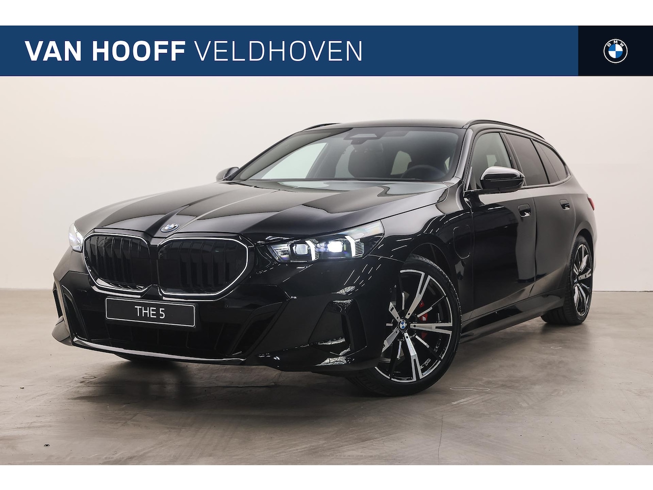 BMW 5-serie Touring - 530e M Sport Automaat / Panoramadak / Trekhaak / Comfortstoelen / Adaptieve LED / Parking - AutoWereld.nl