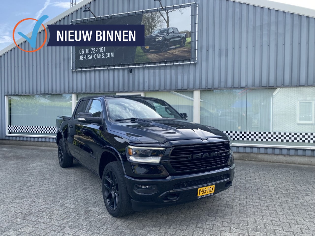 Dodge Ram - 5.7 V8 Laramie Night Nieuwstaat !! - AutoWereld.nl