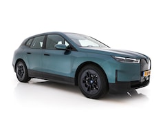 BMW iX - xDrive40 Business Edition Plus 77 kWh [ 3-Fase ] {SOH-100%} (INCL-BTW) *PANO | HEAD-UP | T