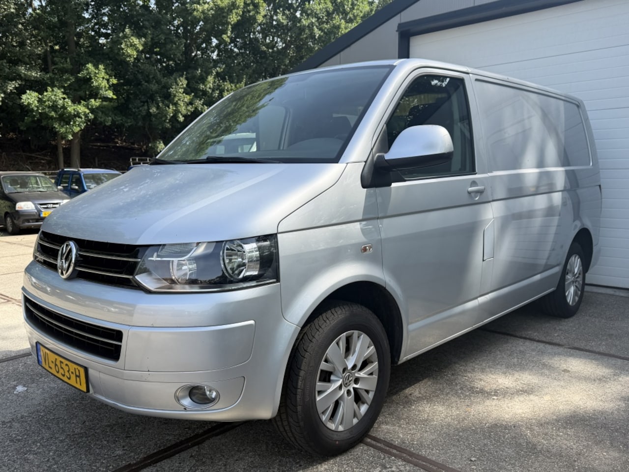 Volkswagen Transporter - 2.0 TDI L1H2 | DSG | PDC | Airco | Navi - AutoWereld.nl