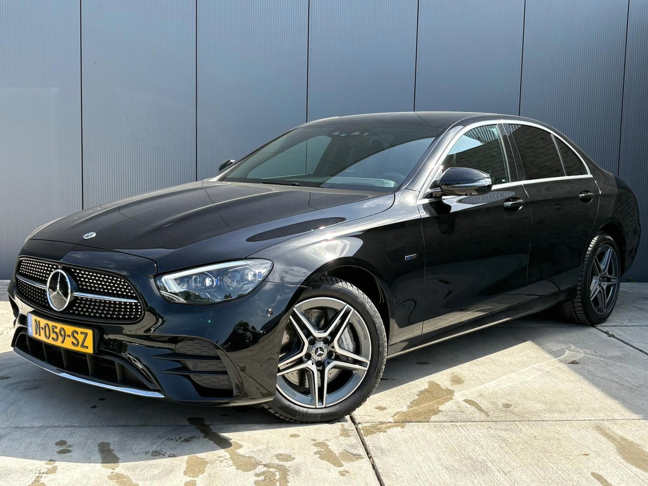 Mercedes-Benz E-klasse - 300 e 4MATIC AMG Line | 360 Camera | Adaptive Cruise | Lederen Bekleding | Matrix LED | Wi - AutoWereld.nl