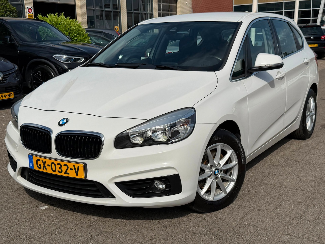BMW 2-serie Active Tourer - 218i Essential / Trekhaak / Cruise control - AutoWereld.nl