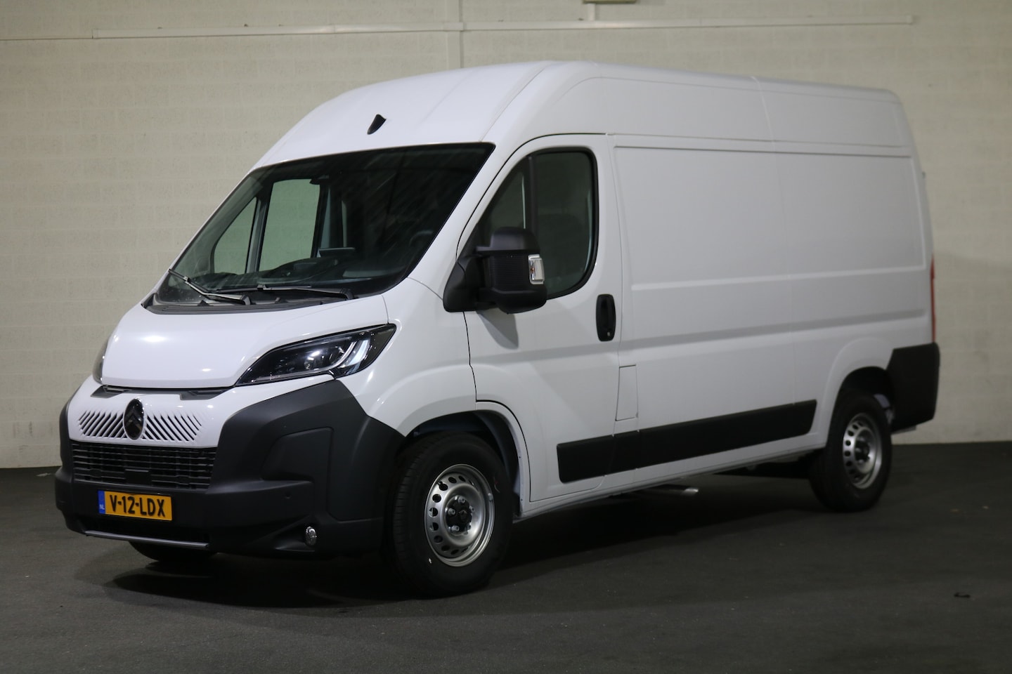 Citroën Jumper - 2.2 BlueHDi 140 S&S L2 H2 3.5t Automaat (wordt verwacht) - AutoWereld.nl