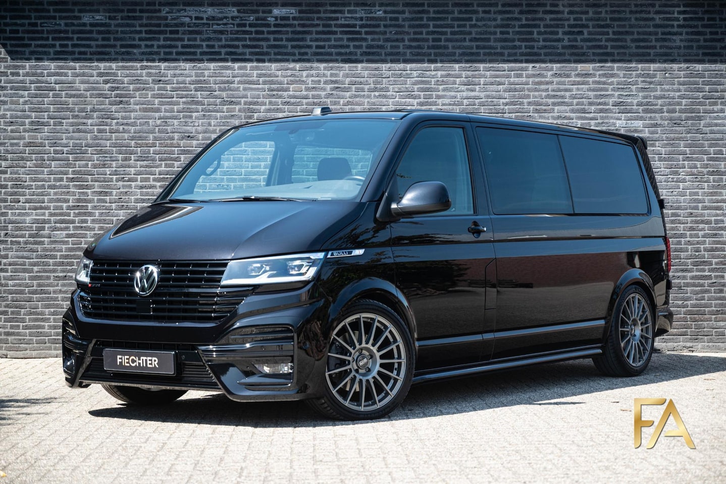 Volkswagen Transporter - 2.0 TDI L2H1 Bulli 204PK 4Motion 30 DC - AutoWereld.nl