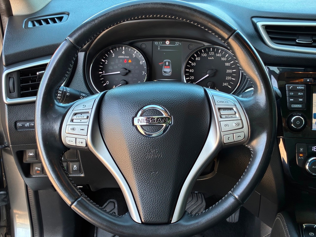 Nissan Qashqai - 1.2 N-Connecta|2e Eigenaar|Automaat|Panoramadak|Navigatie - AutoWereld.nl