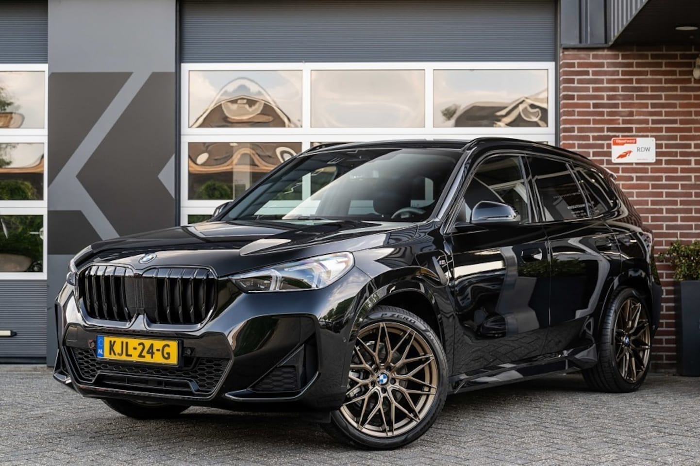 BMW X1 - xDrive25e M Sport | Shadow | Driving Ass. Plus | Camera | Adapt. Led | Stoelverwarming | 2 - AutoWereld.nl