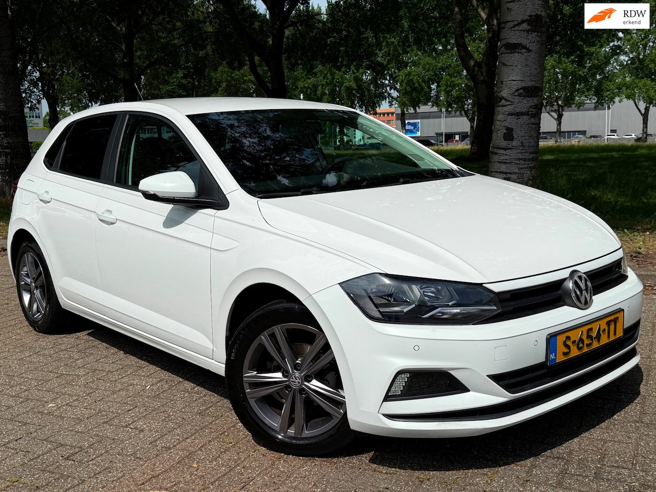 Volkswagen Polo - 1.0 Trendline R LINE VELGEN model 2018 - AutoWereld.nl