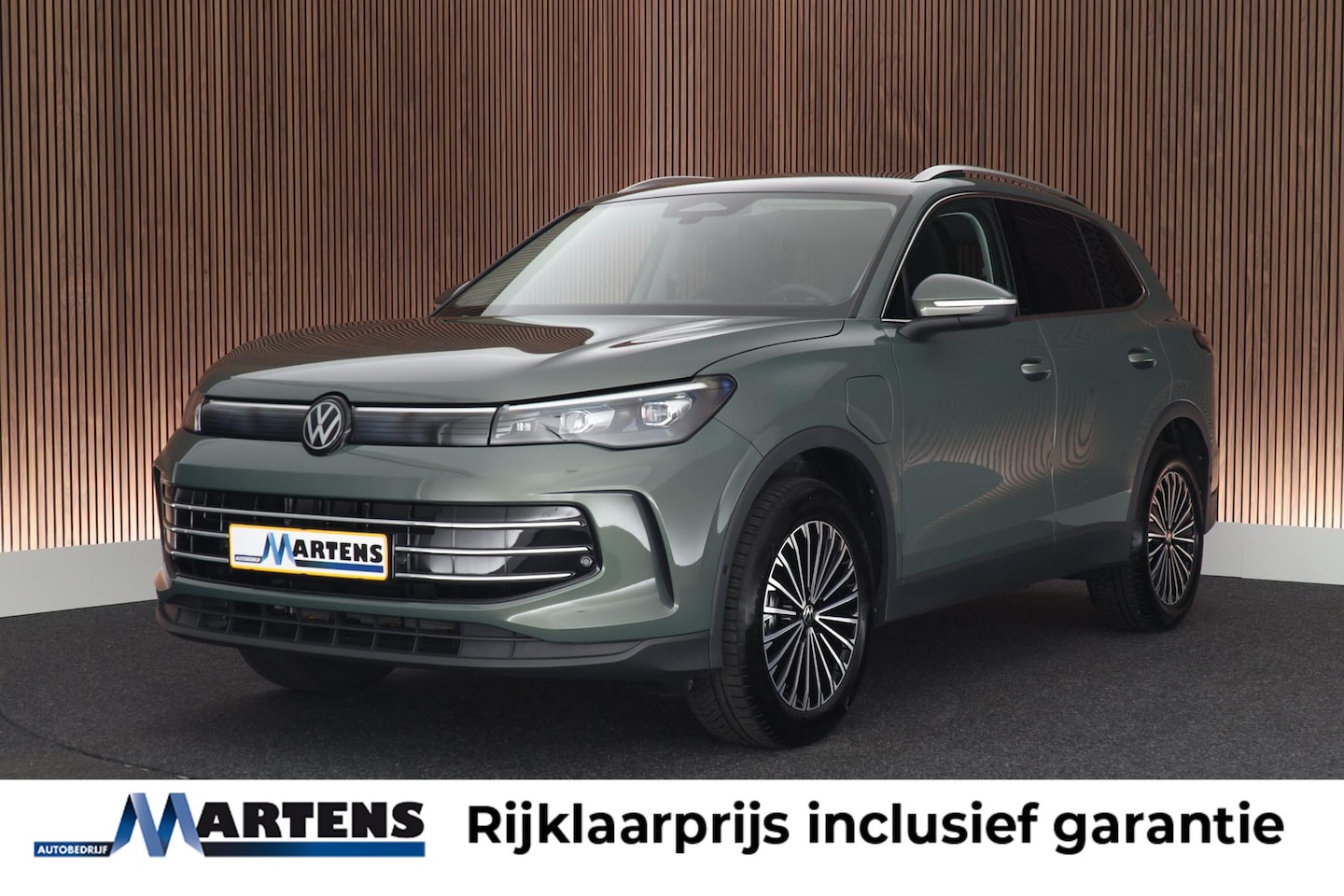 Volkswagen Tiguan - 1.5 eHybrid 204pk Elegance Trekhaak Camera Stoelverwarming Keyless Virtual Cockpit Navigat - AutoWereld.nl