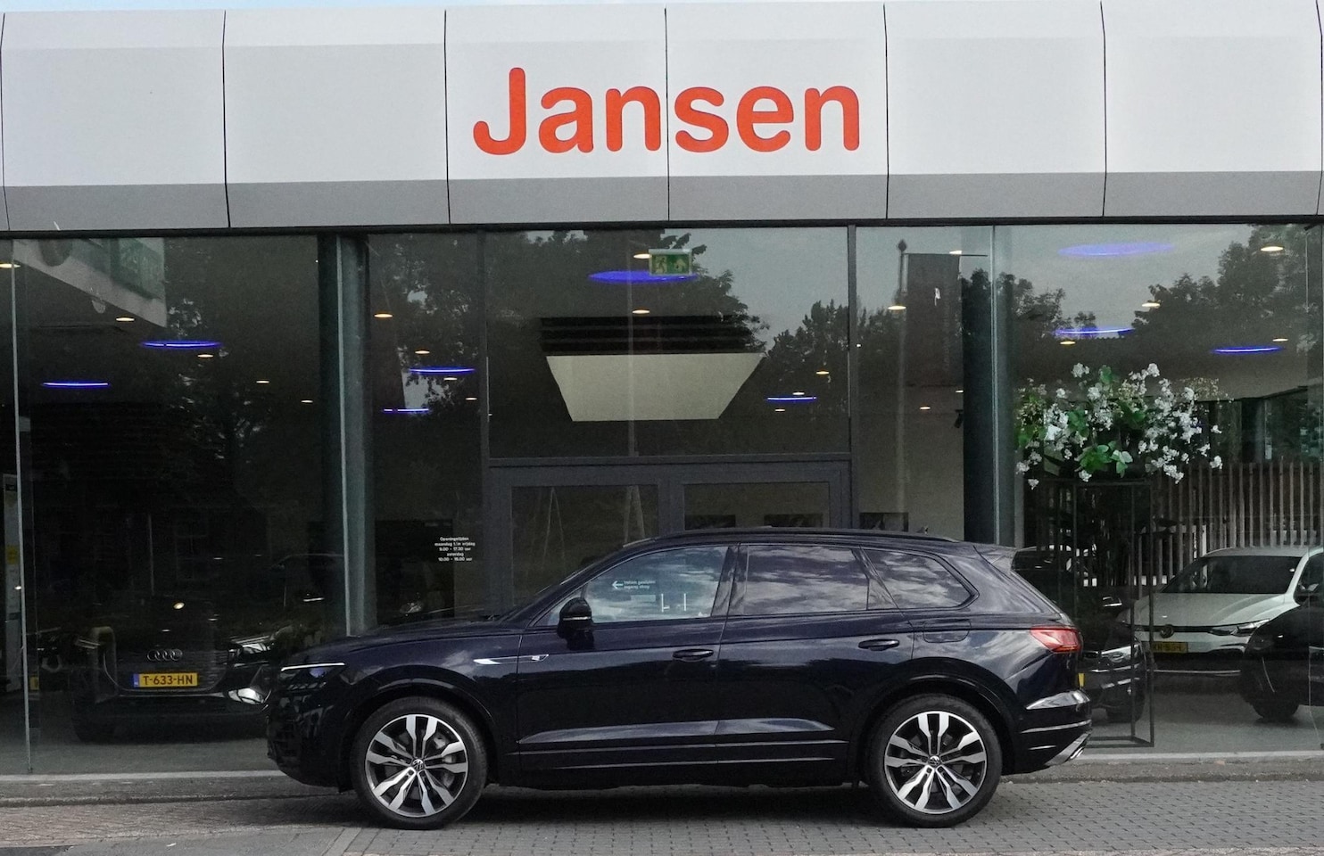Volkswagen Touareg - 3.0 TSi 4MOTION R | PANODAK | LUCHTVERING | MEMORY | LEDER | MASSAGE | 360 CAMERA | SOFT C - AutoWereld.nl