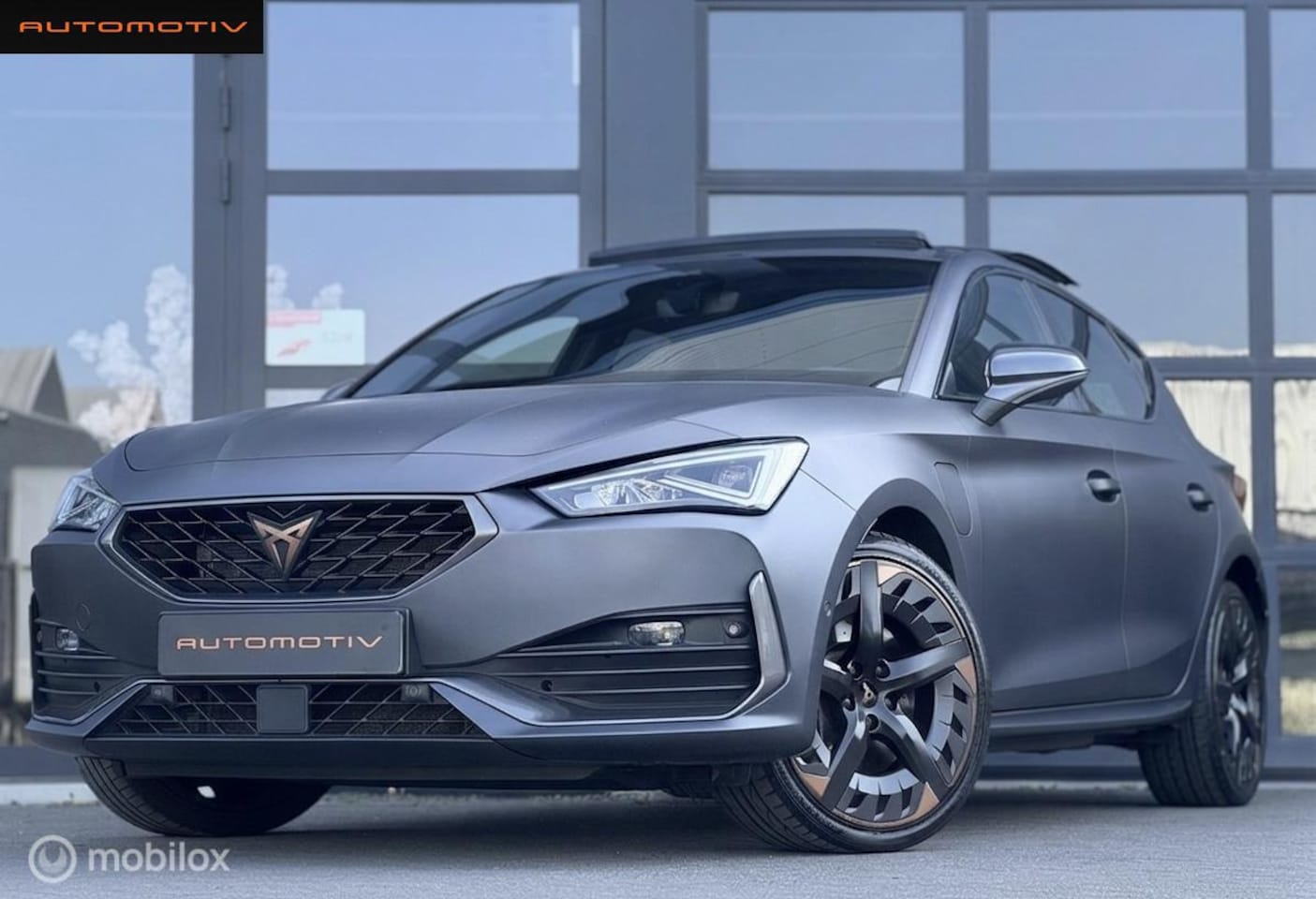 CUPRA Leon - 1.4 e-Hybrid VZ Copper Edition PANO / UNIEK - AutoWereld.nl