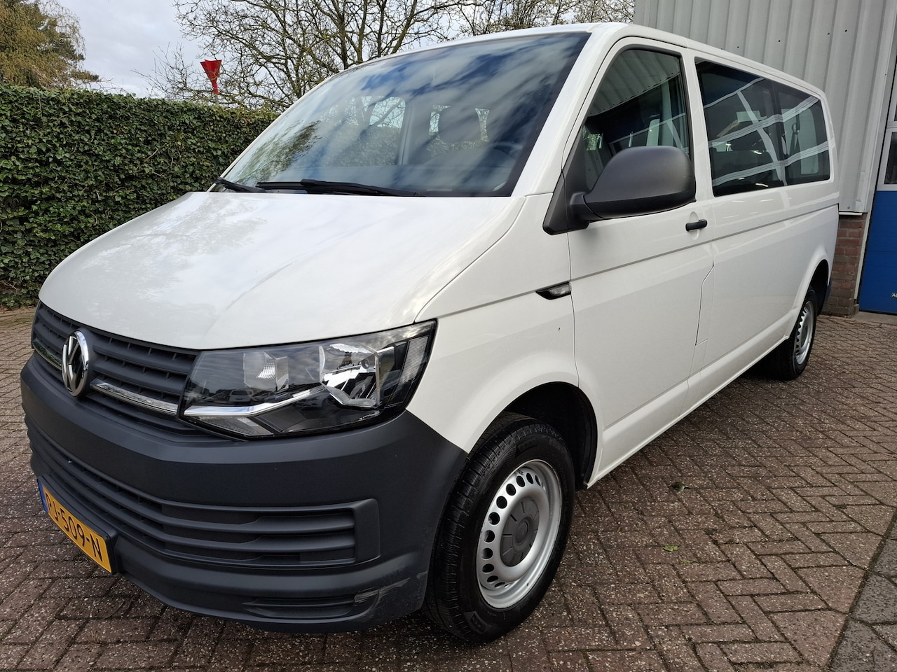 Volkswagen Transporter Kombi - 2.0 TSI L2H1 9-PERSOONS MARGE BENZINE 150PK - AutoWereld.nl